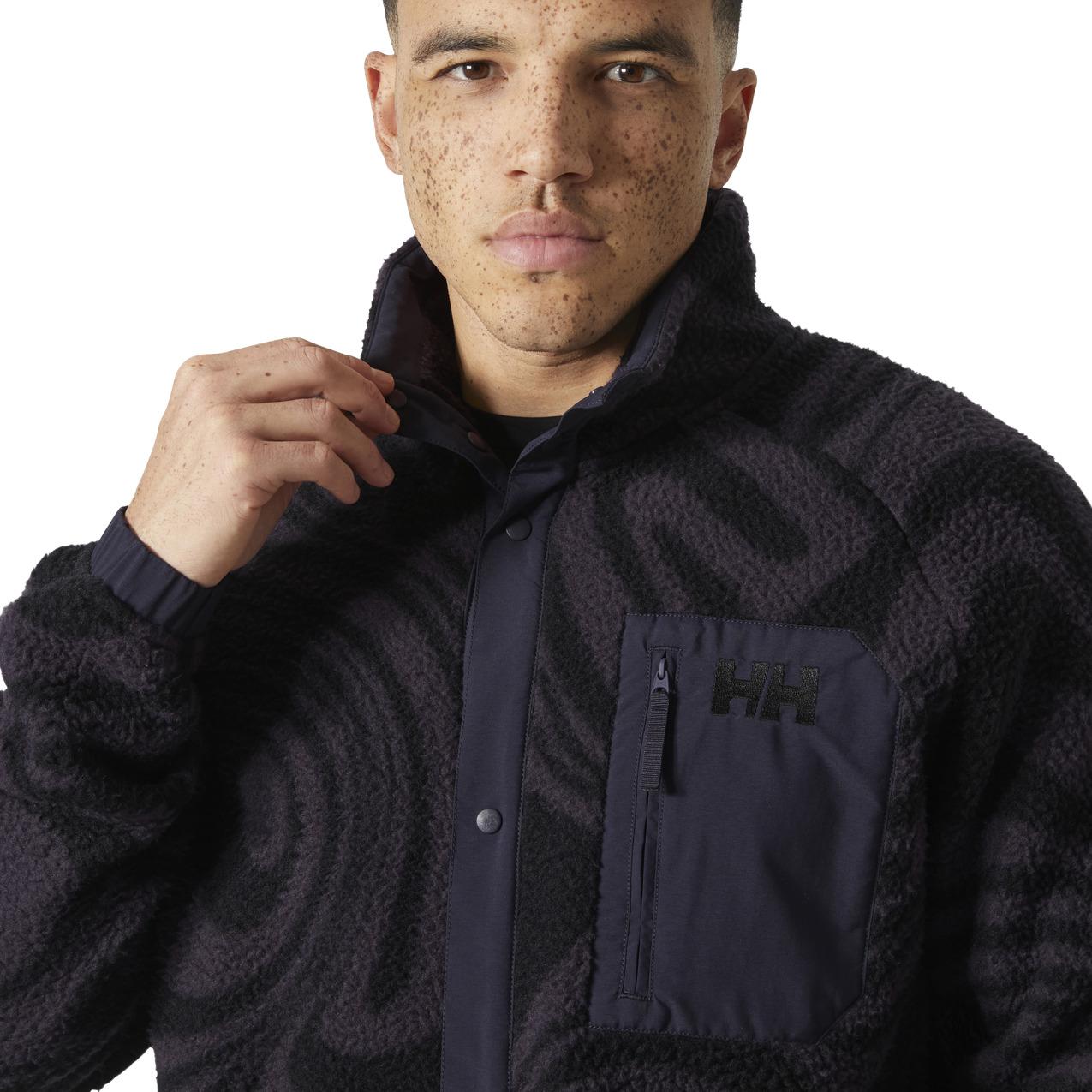 product/h/e/helly-hansen_63349-660_black-grape-swirl-aop_1.jpg