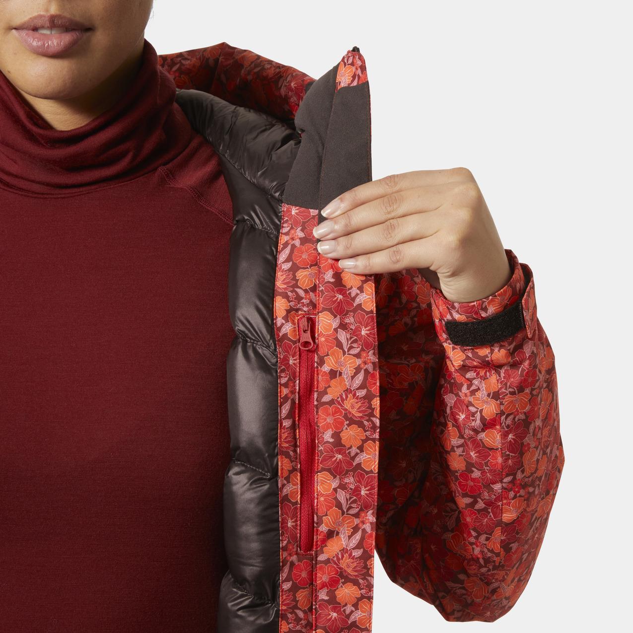 product/h/e/helly-hansen_66086-162_red-floral-aop-small_3.jpg