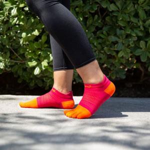 281111-cii-chaussettes-femme-injinji-lightweight-no-show-chili