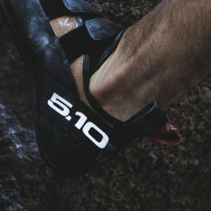 product/a/d/adidas_fw2849_16_footwear_photography_highlight_view_1_white_000.jpg