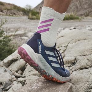product/a/d/adidas_gx8679_18_footwear_photography_heromrktng_view_3_white_000.jpg