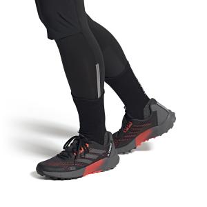 product/a/d/adidas_gz8887_11_footwear_on_model_front_view_white_000.jpg