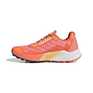 product/a/d/adidas_hr1141_5_footwear_photography_side_medial_center_view_white_000.jpg