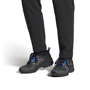product/a/d/adidas_hr1311_11_footwear_on_model_front_view_white.jpg