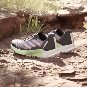product/a/d/adidas_id2504_19_footwear_photography_heromrktng_view_6.jpg