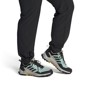 product/a/d/adidas_if4861_11_footwear_on_model_front_view_white-nw091625.jpg