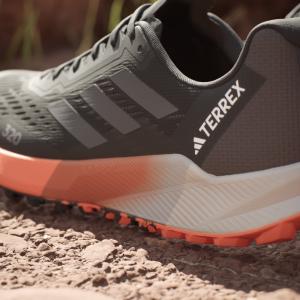 product/a/d/adidas_ig8018_24_footwear_photography_heromrktng_view_10_white.jpg