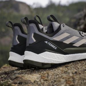 product/a/d/adidas_ig8881_21_footwear_photography_heromrktng_view_10.jpg