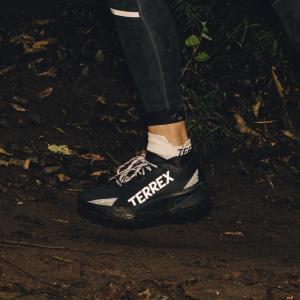 product/a/d/adidas_ih5358_32_footwear_photography_heromrktng_view_4-nw091625.jpg